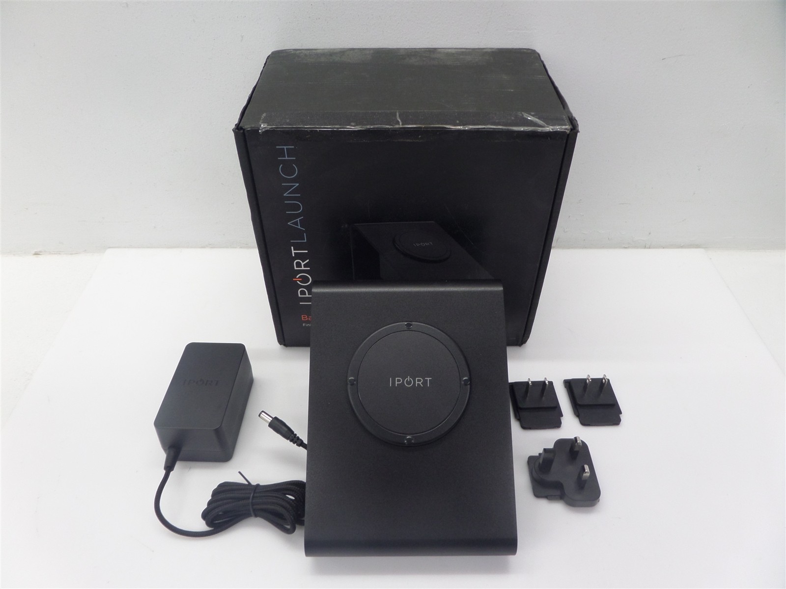iPort Launch BaseStation 70158 Black w/ Power Adapter & Attachments In Box