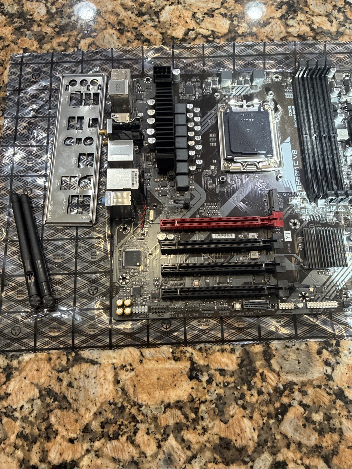Gigabyte B650M C V2 AM5 Micro‑ATX Motherboard DDR5 PCIe 4.0 W- io + Antennas