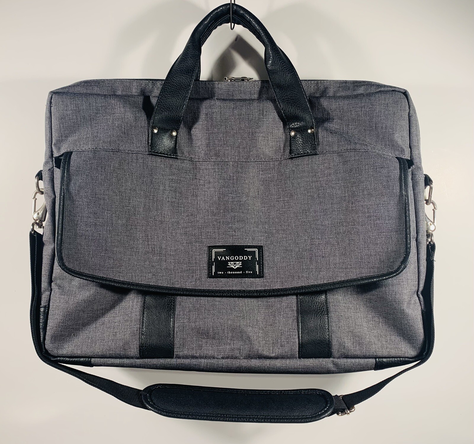 VANGODDY LAPTOP MESSENGER TRAVEL WORK BAG, 18 Inches by 14 Inches, Great Cond