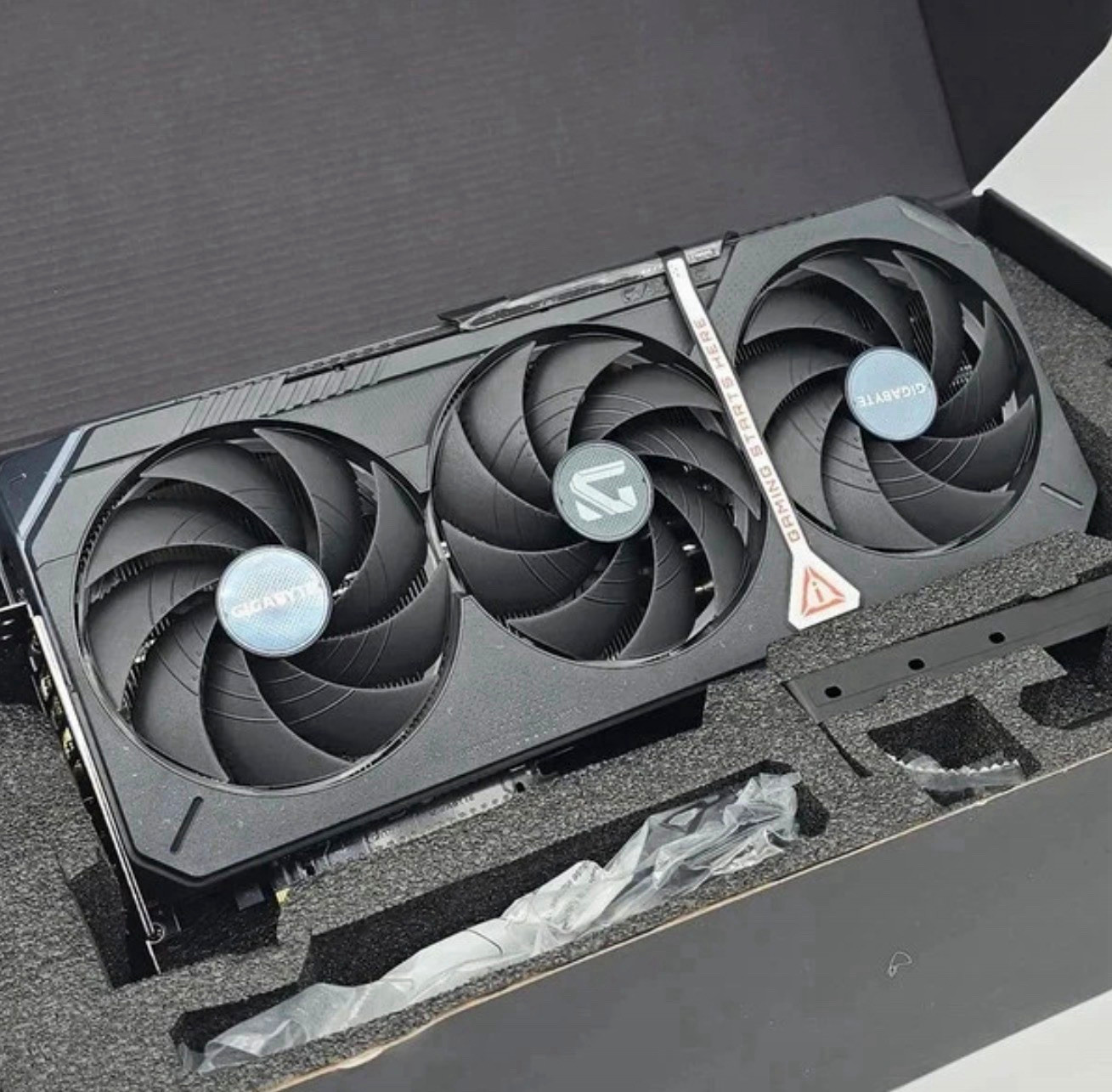 Slightly Used Gigabyte Rtx 5090 GPU