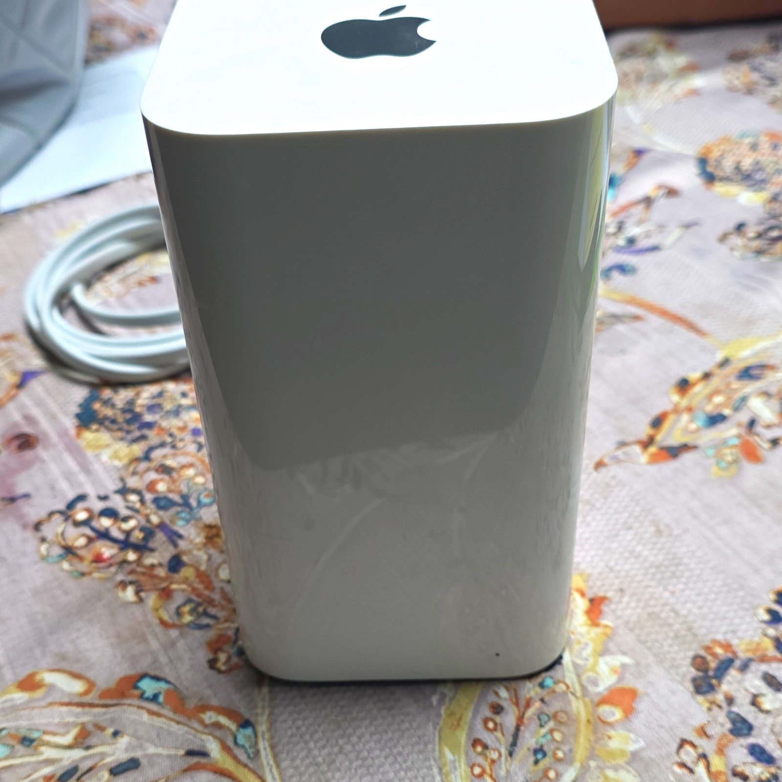 Apple AirPort Time Capsule Wireless Router 1300 Mbps 3 LAN Ports White