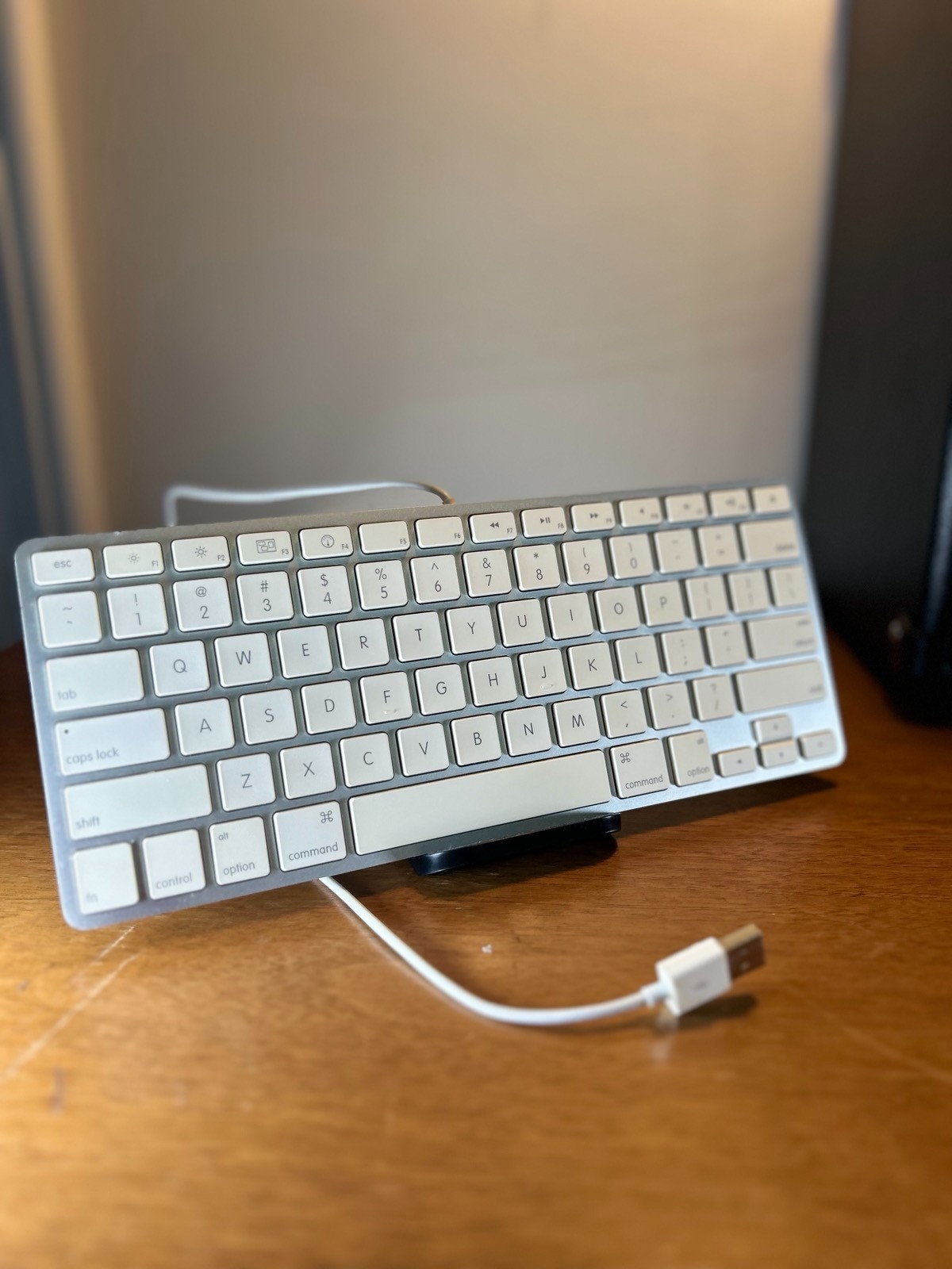Apple A1242 Wired USB Compact Aluminum Keyboard White Silver Mac Tested Working