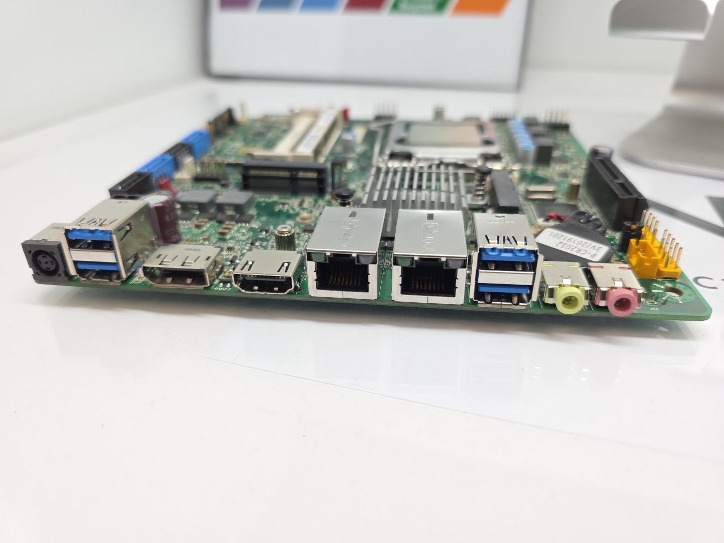 Mitac PH12LI-Q87-19V Industrial Mini- ITX Motherboard 12VDC w/8GB, i5-4570TE FAN