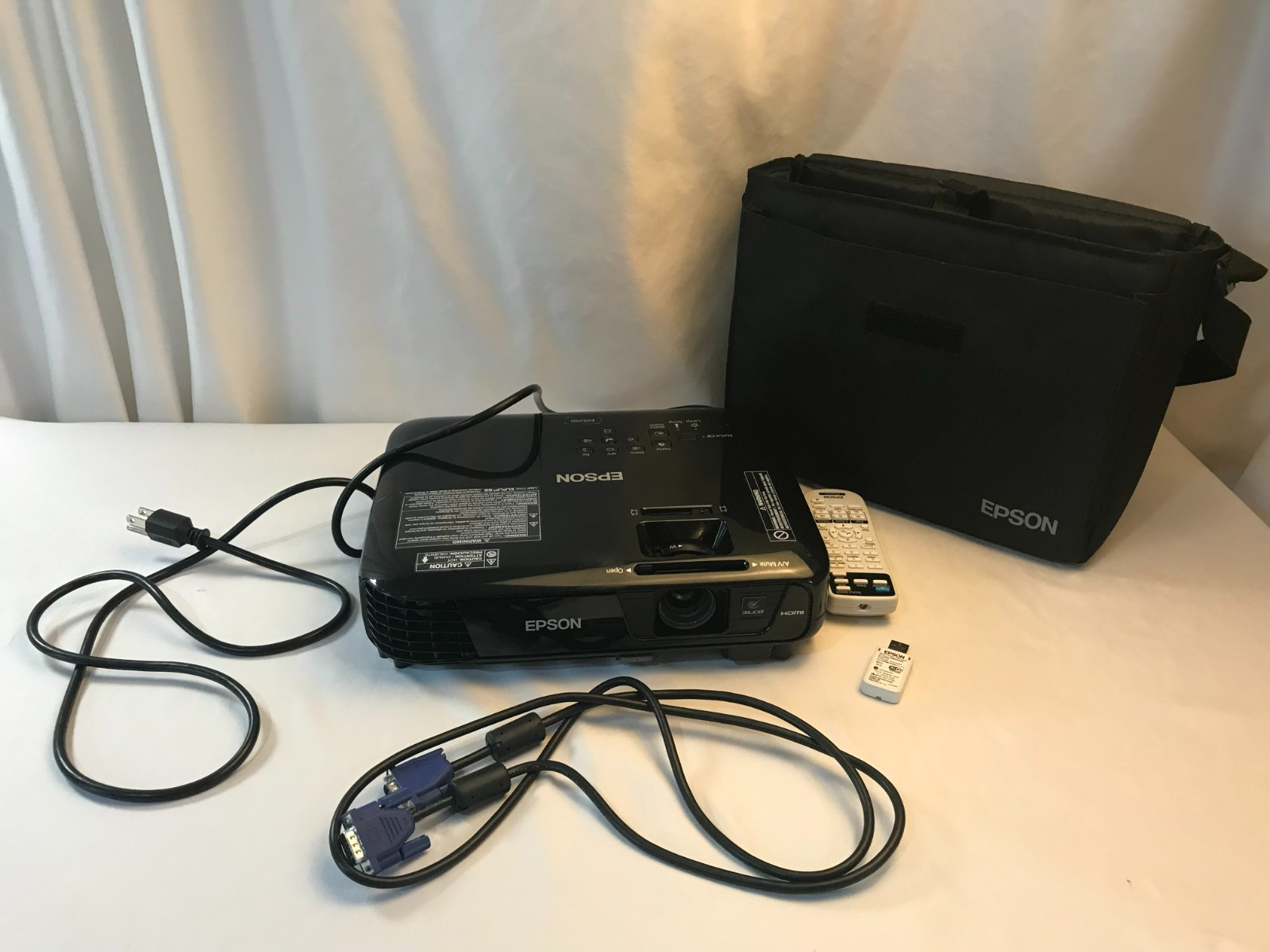 Epson Projector EX5250 Wireless XGA 3LCD H723A WIFI Remote Cords Case Very Good