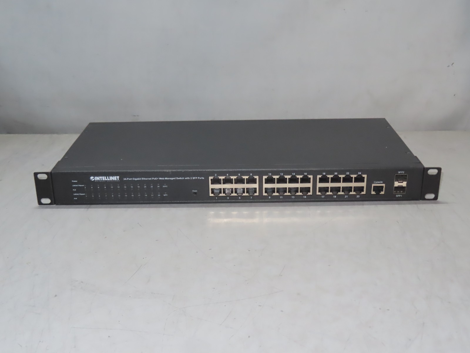 Intellinet 560559 24-Port Web-Managed Ethernet Switch SFP Ports 100-240V 50/60Hz