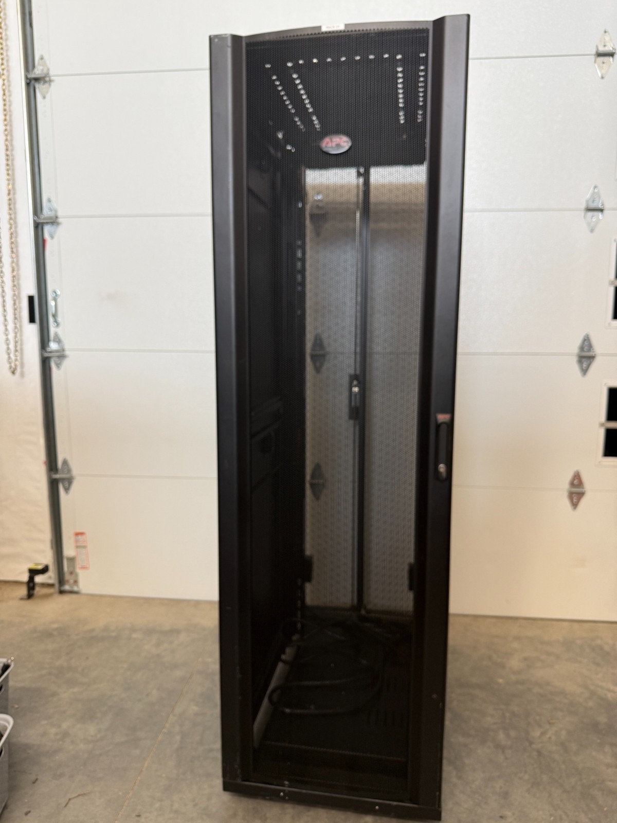 APC E242296 NetShelter SX 42U Server Rack 19" Enclosure Cabinet