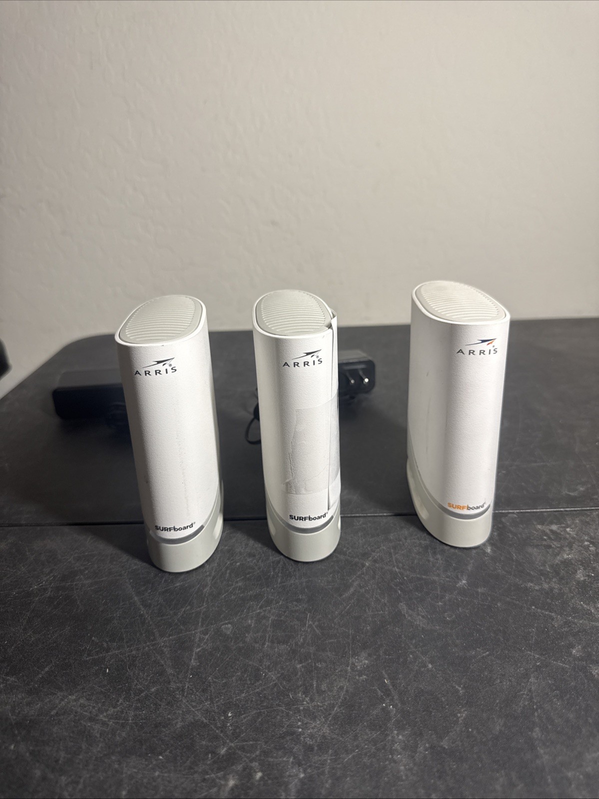 ARRIS SURFboard S33 v3 (2) + S33(1) DOCSIS 3.1 Multi-Gig Cable Modem Lot 3 Read
