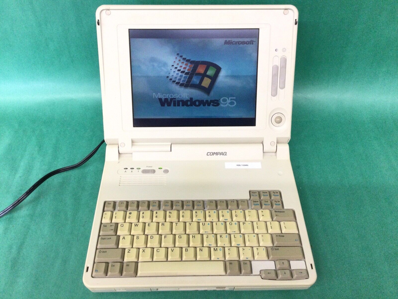 Vintage Beige Compaq LTE Elite 4/75C - 486 Windows 95 - 9.5” Laptop - POWERS ON