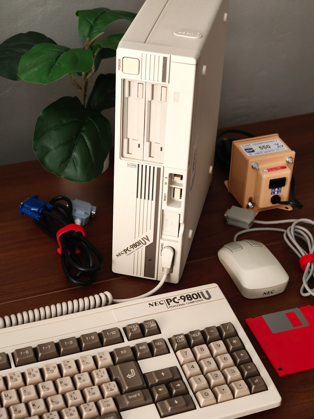 NEC PC-98 | PC-9801UV11 - Recapped - Keyboard & Mouse - Transformer - Sorcerian