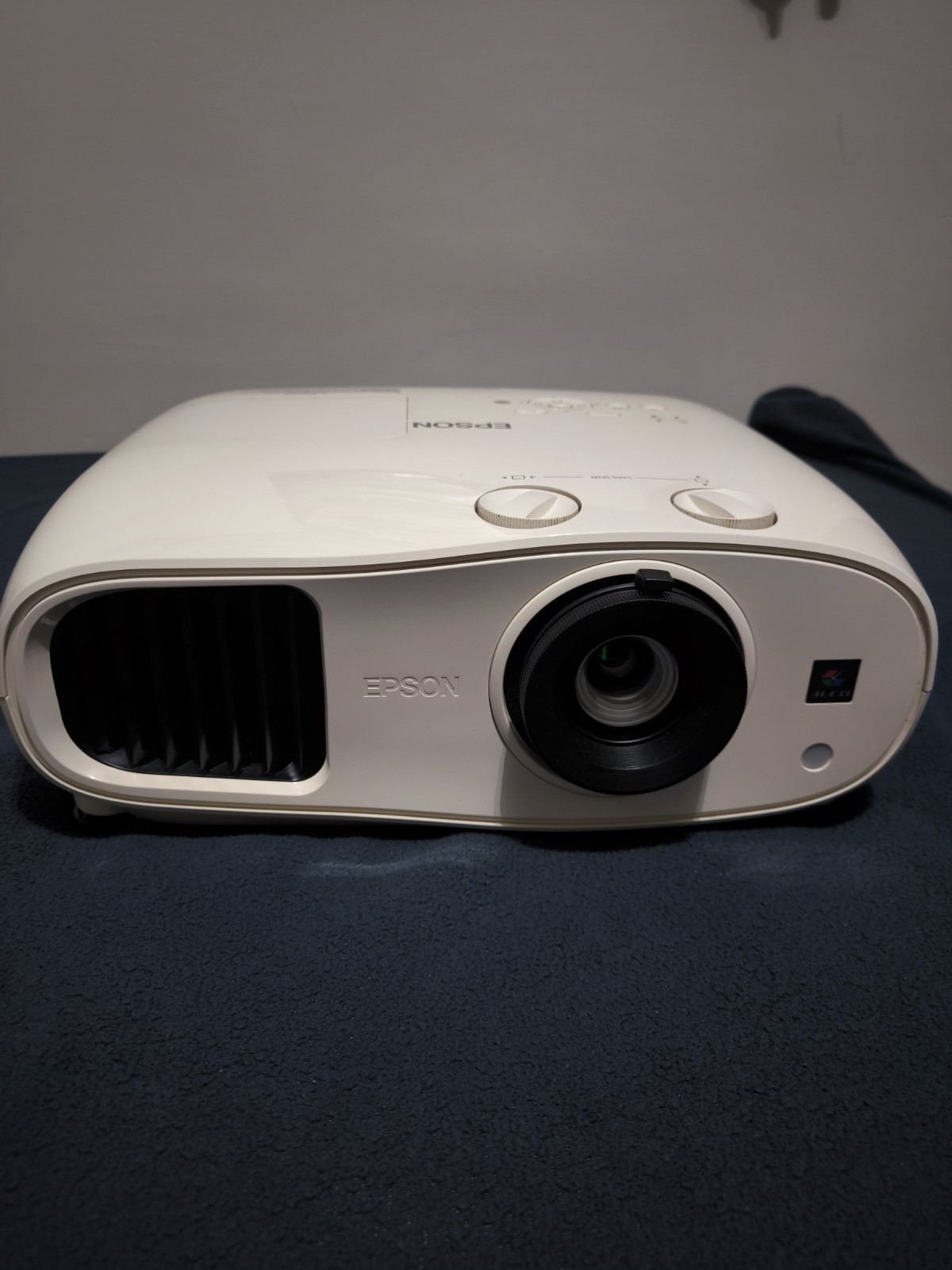 Epson PowerLite Home Cinema 3100 Projector For Parts + Remote + Extra Lamp