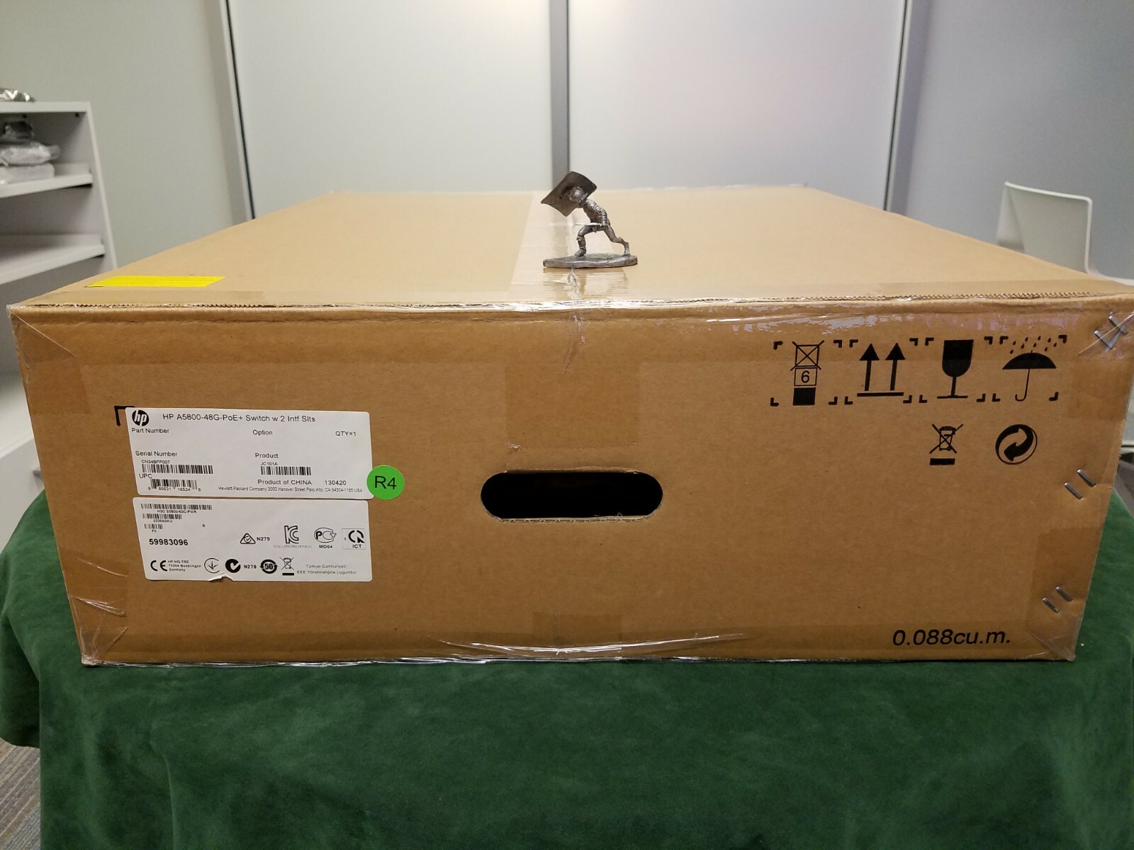 HP JC101A - NEW F/S HP 5800-48G Switch with 2 Slots