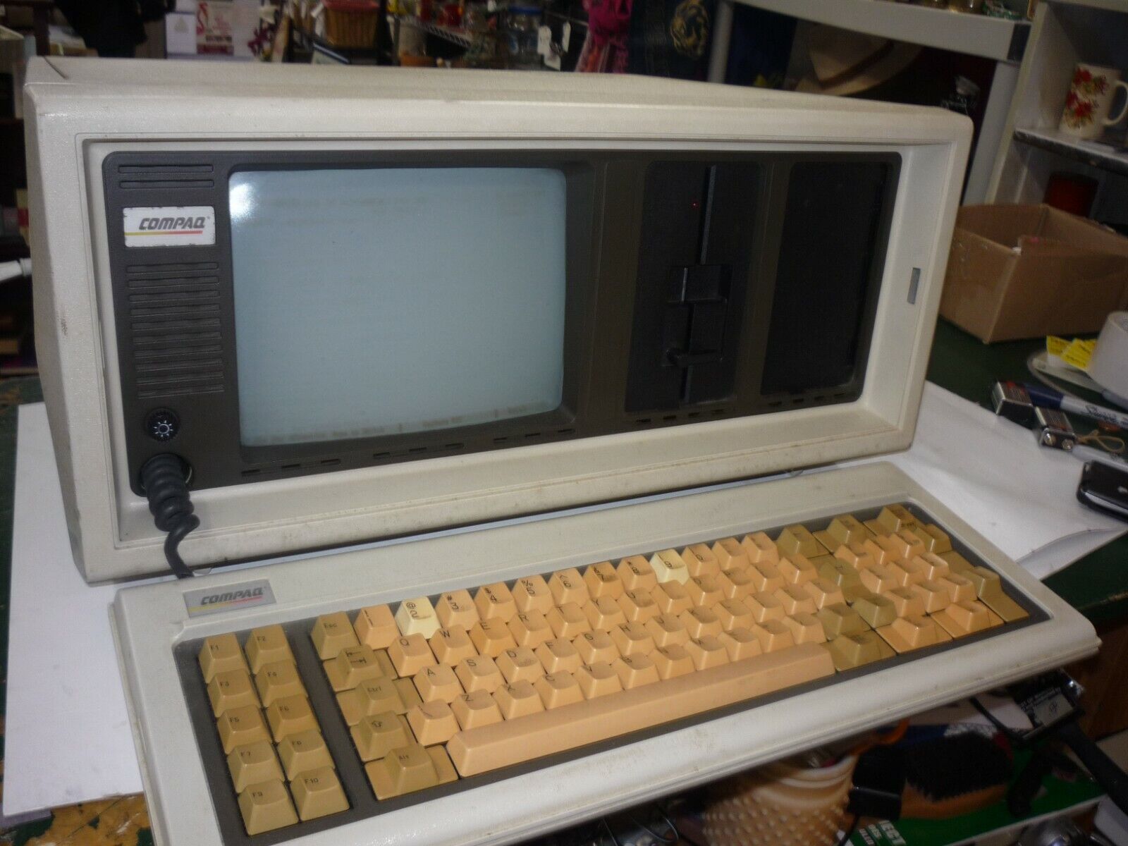 COMPAQ PLUS Model 101709 Portable Desktop Computer Vintage - DEAD