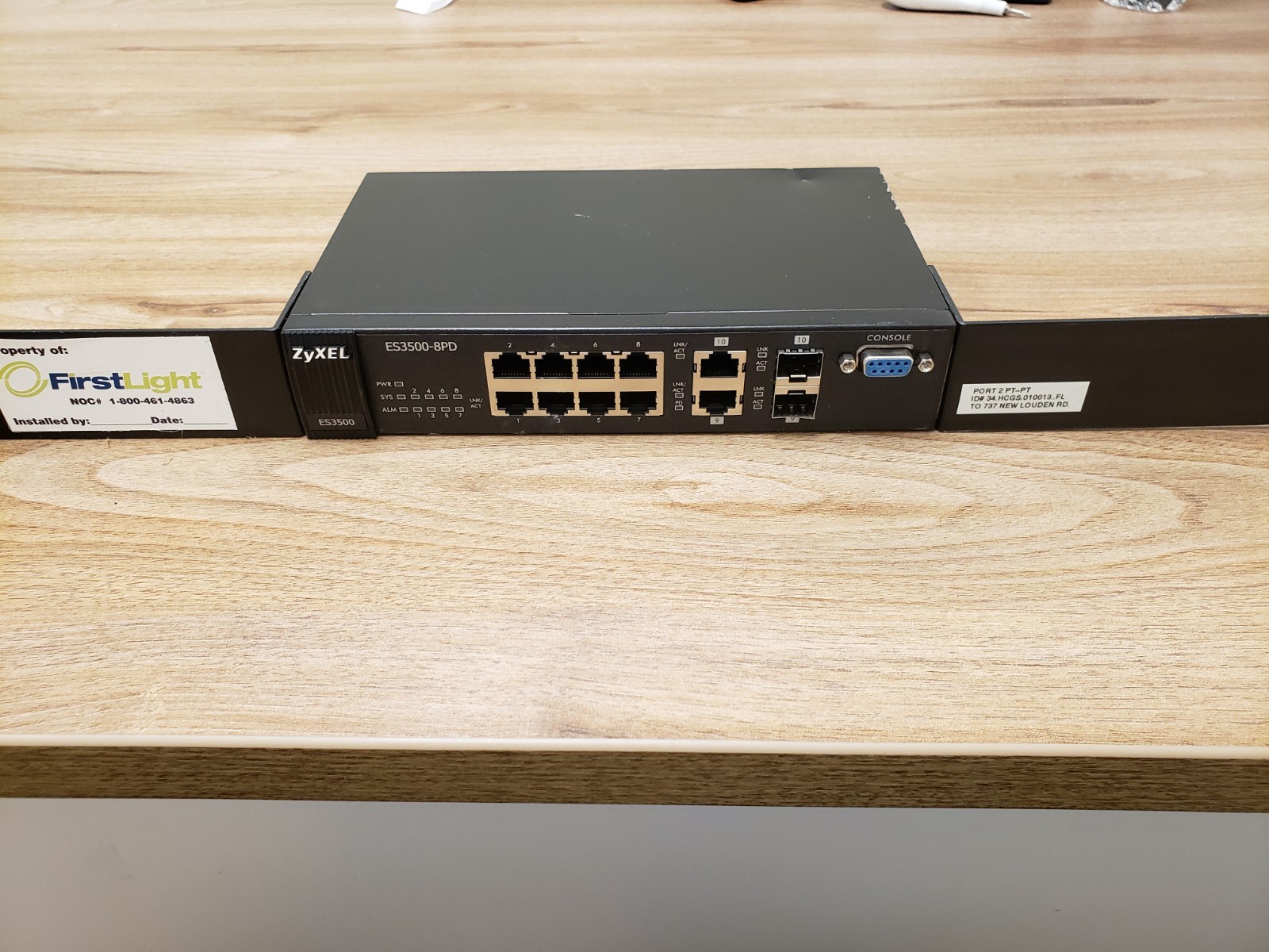 ZYXEL ES3500-8PD 8-port FE L2 Switch with GbE Uplink 2-Ports SFP - EXCL PSU