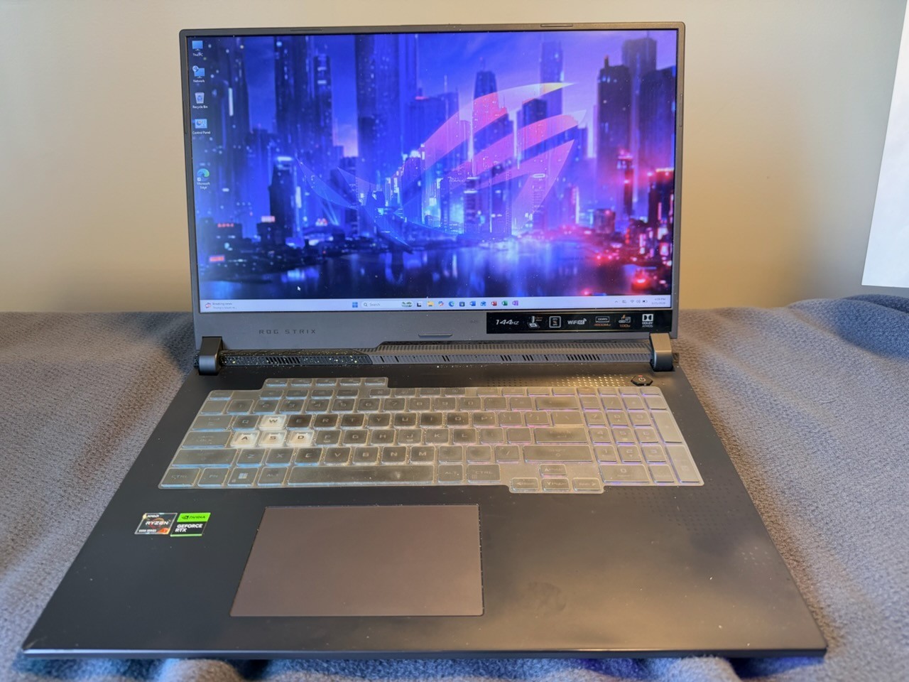 ASUS ROG Strix G17 17.3" (2TB SSD, AMD Ryzen 7 6900HS, WIN11 with OFFICE PRO