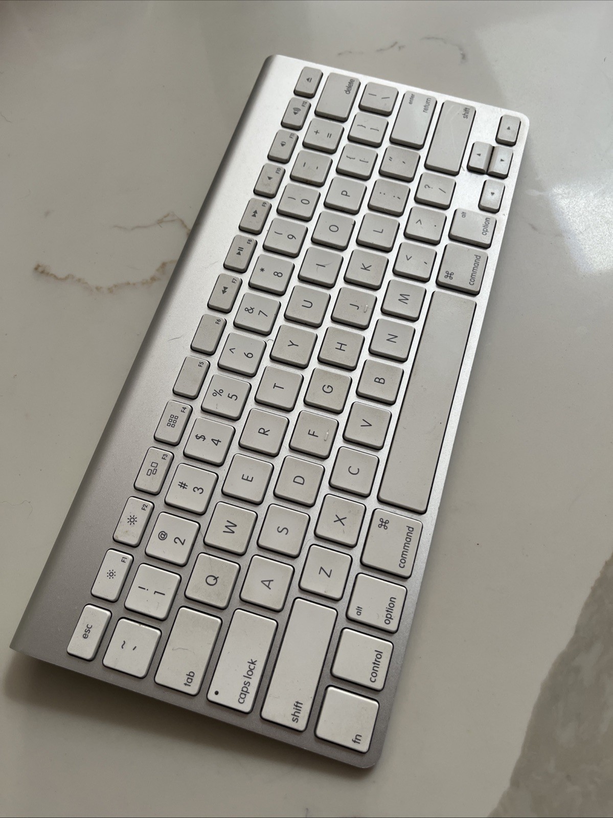 Apple MC184LL/A Wireless Keyboard