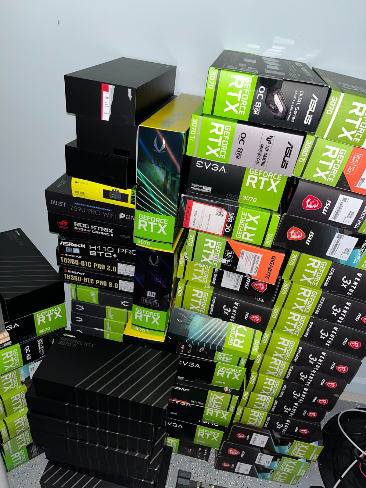 Bulk Computer Parts LIQUIDATION SALE  66 GPU's  4Gh/s Crypto Mining Farm