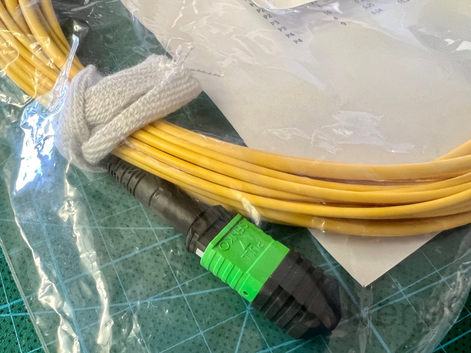 MOLEX QSFP MPO/MTP Female 8F Fiber Optic Trunk Patch Cable,Singlemode OS2 Yellow