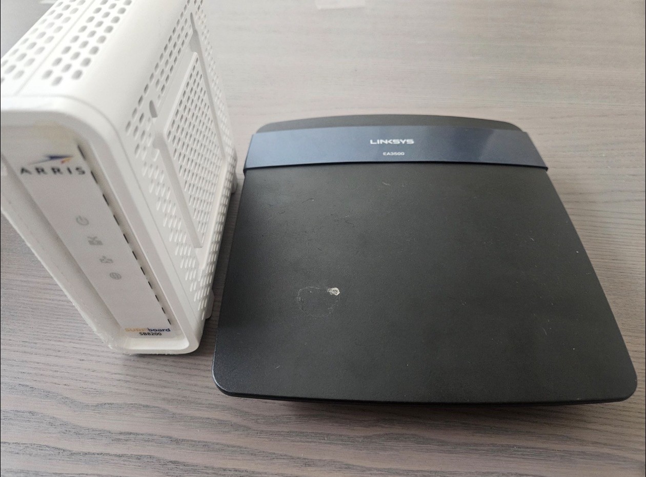 CISCO Linksys EA3500 Dual Band N750 Router W/ Power Cord and Arris Modem