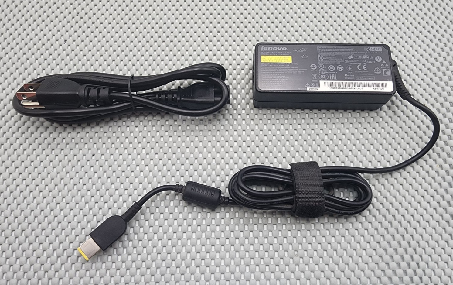 LENOVO 54Y8868 20V 3.25A 65W Genuine Original AC Power Adapter Charger