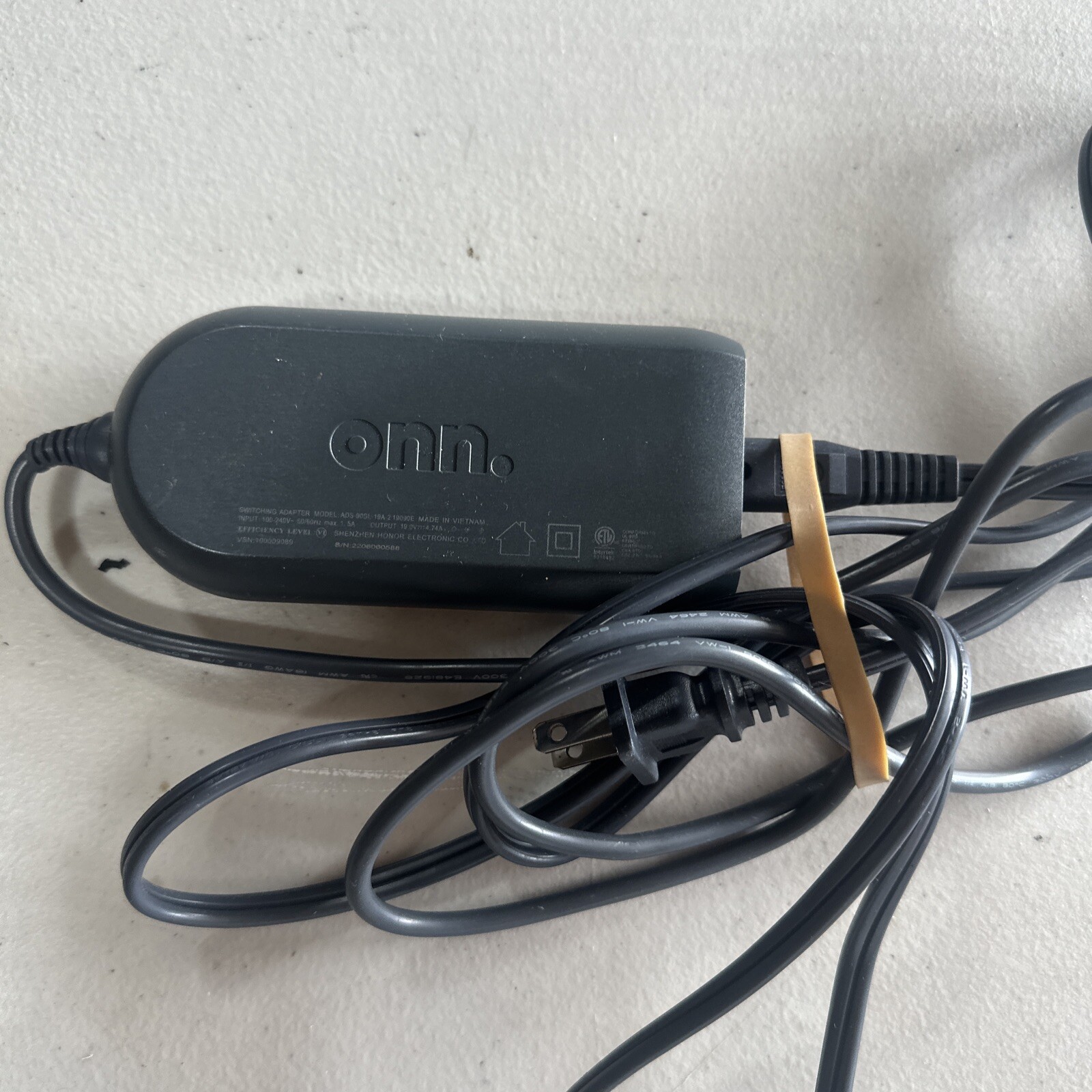 Used ONN  ADS-90SL-19A-2 19090E Universal Laptop Charger