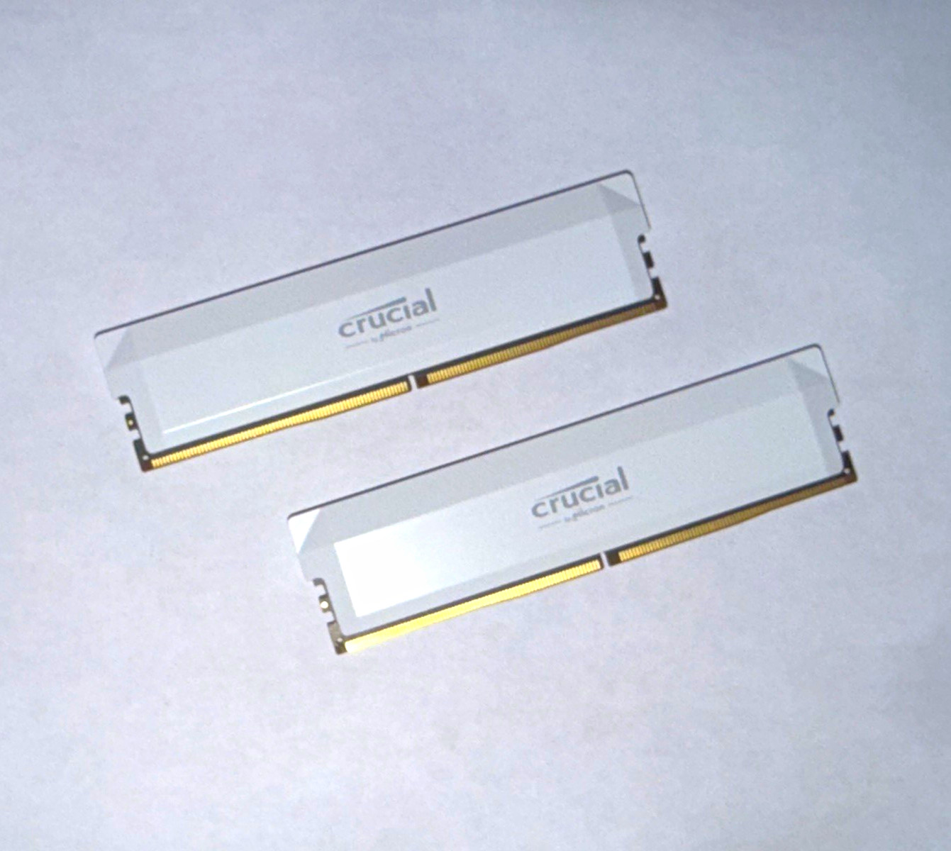 Crucial Pro 32GB (2x16GB) DDR5 6000MHz CL36 RAM White – CP2K16G60C36U5W