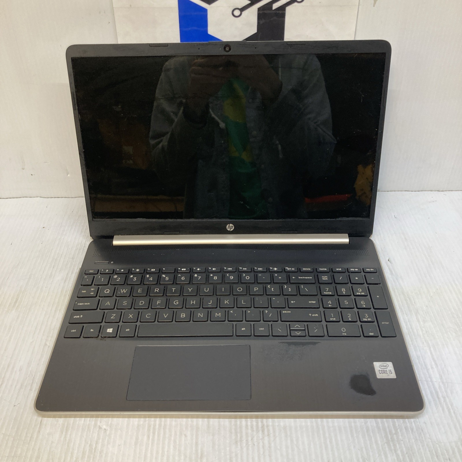 HP 15t-dy100 i5-1035G1 4GB 1.00GHz no HDD Boot to BIOS broken screen