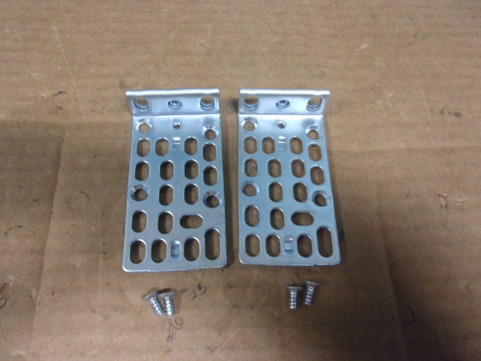 Cisco 700-08209-01 1U Rack Mount Bracket ears Screws 3550 C3750 C3560