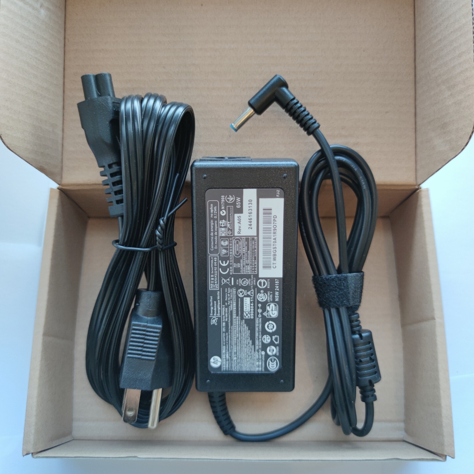 Genuine OEM 65W Blue tip Adapter Charger For HP Pavilion 710412-001 19.5V 3.33A