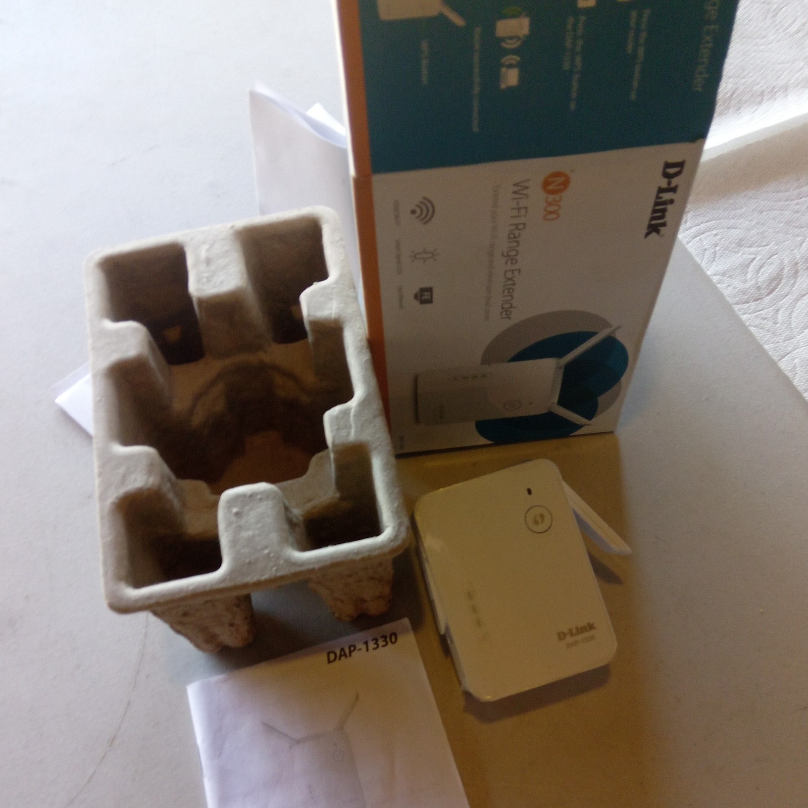 D-Link DAP-1330 N300 Wi-Fi Range Extender 2.4GHz Fast Ethernet RJ-45 White