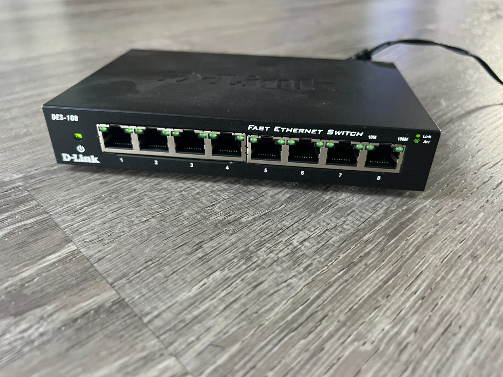 D-LINK DES-108 10/100 8-Port Fast Ethernet Switch