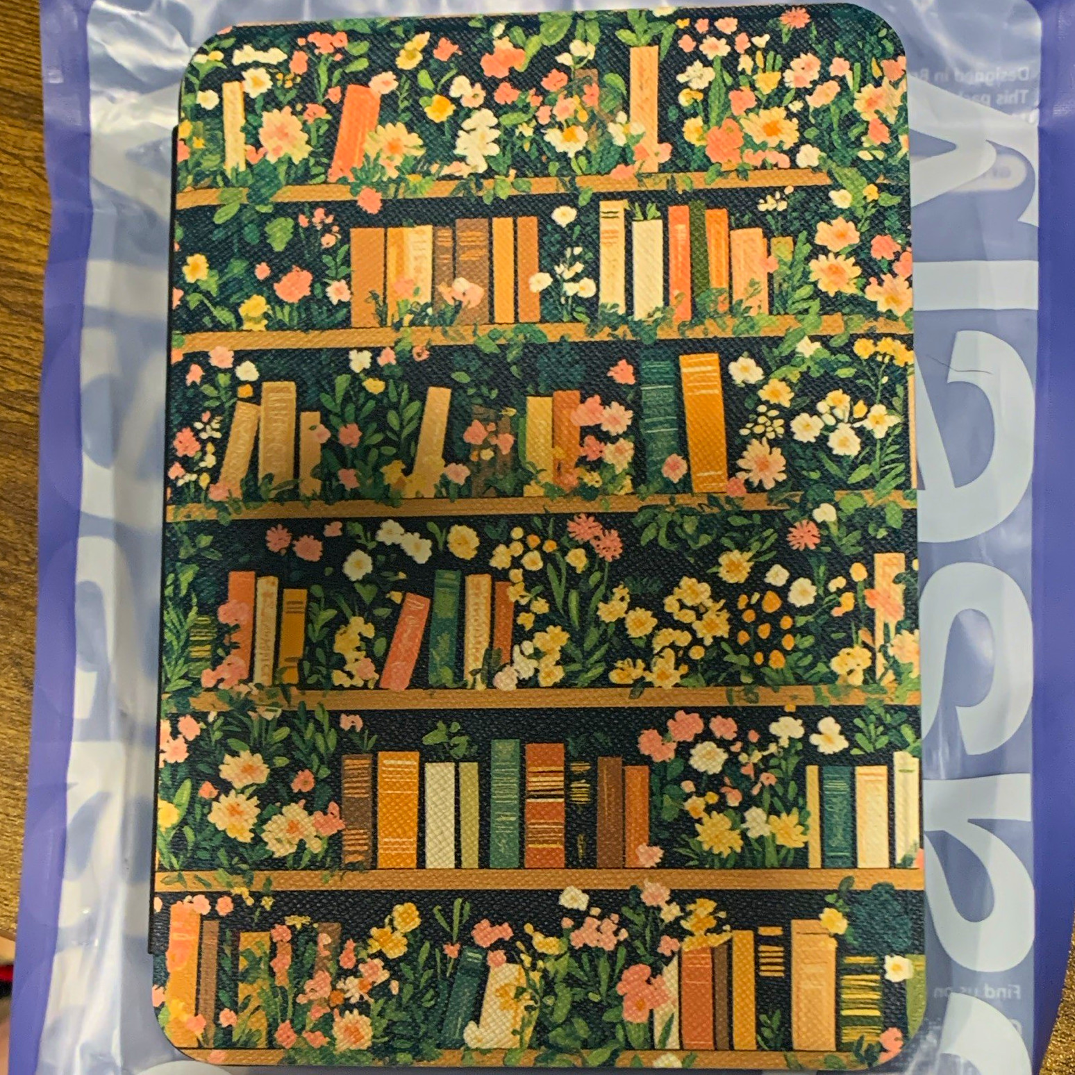 Casely Book Nook Floral Library Kindle Case 6” Bookshelf NEW Open Package