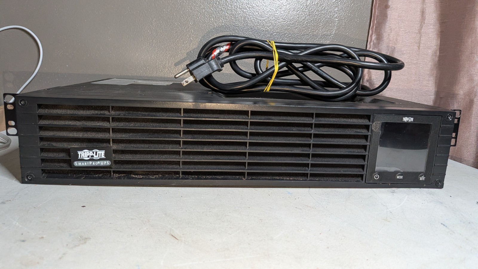 TRIPP-LITE SMART1500RM2U 1500VA UPS Battery Backup & Rails - No Batteries AG-007