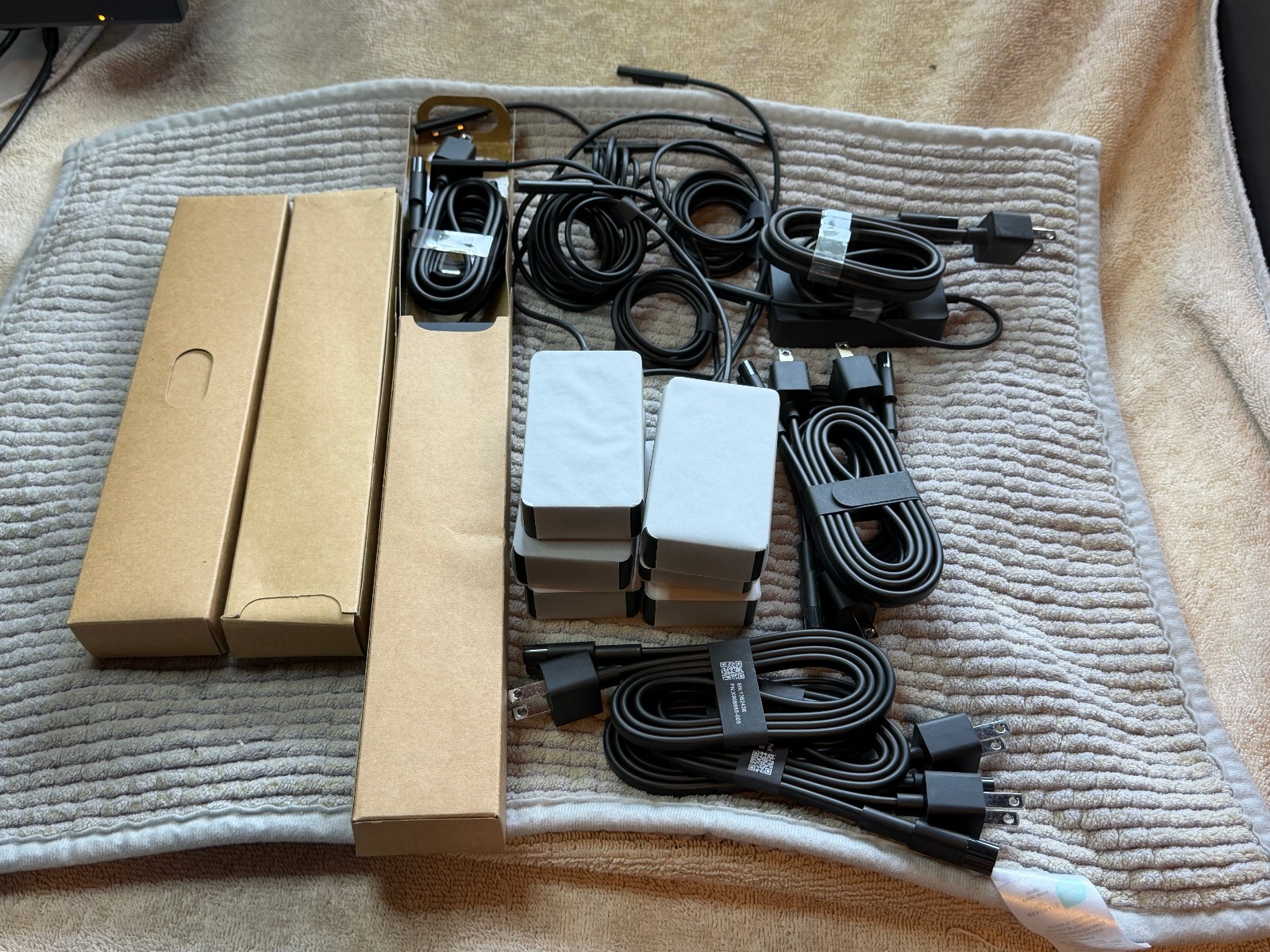Lot of 10 Genuine 39W, 44W, 65W Microsoft Surface Pro 3 4 5 6 7 chargers