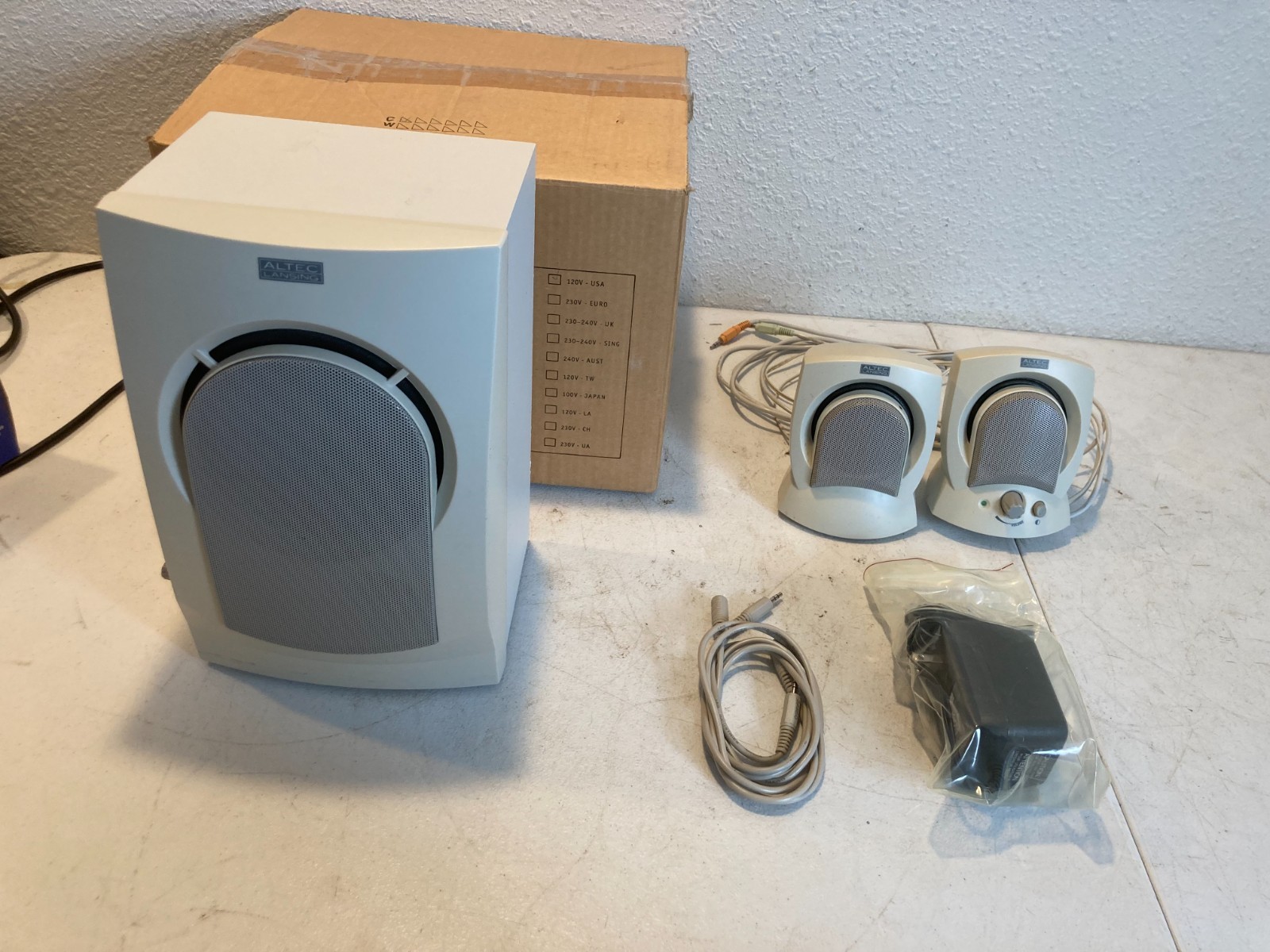 Altec Lansing AVS300 Multimedia Speakers & Subwoofer - (original owner)