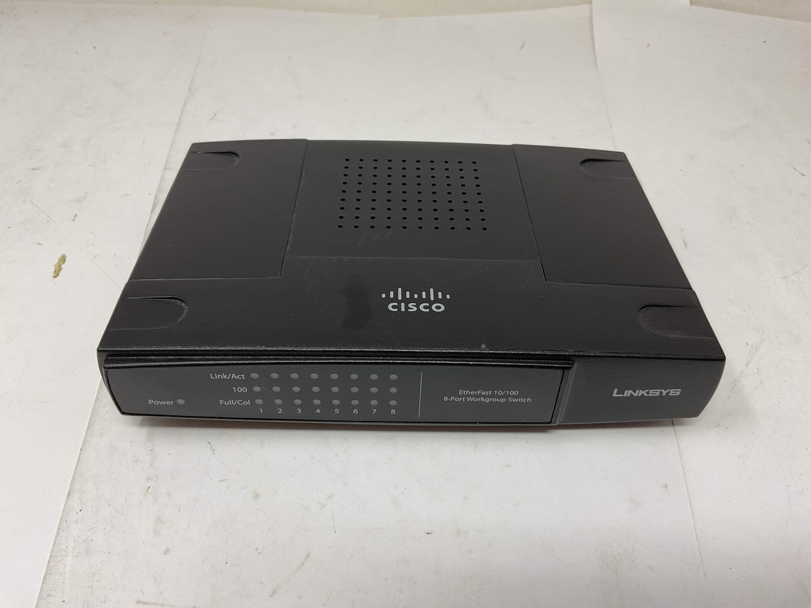 LINKSYS ETHERFAST 10/100 8-PORT WORKGROUP SWITCH EZXS88W- PREOWNED