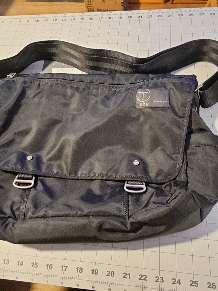 W8- Tumi T-Tech Essential Gear Soft Black Nylon Messenger Bag, Laptop, Sling bag