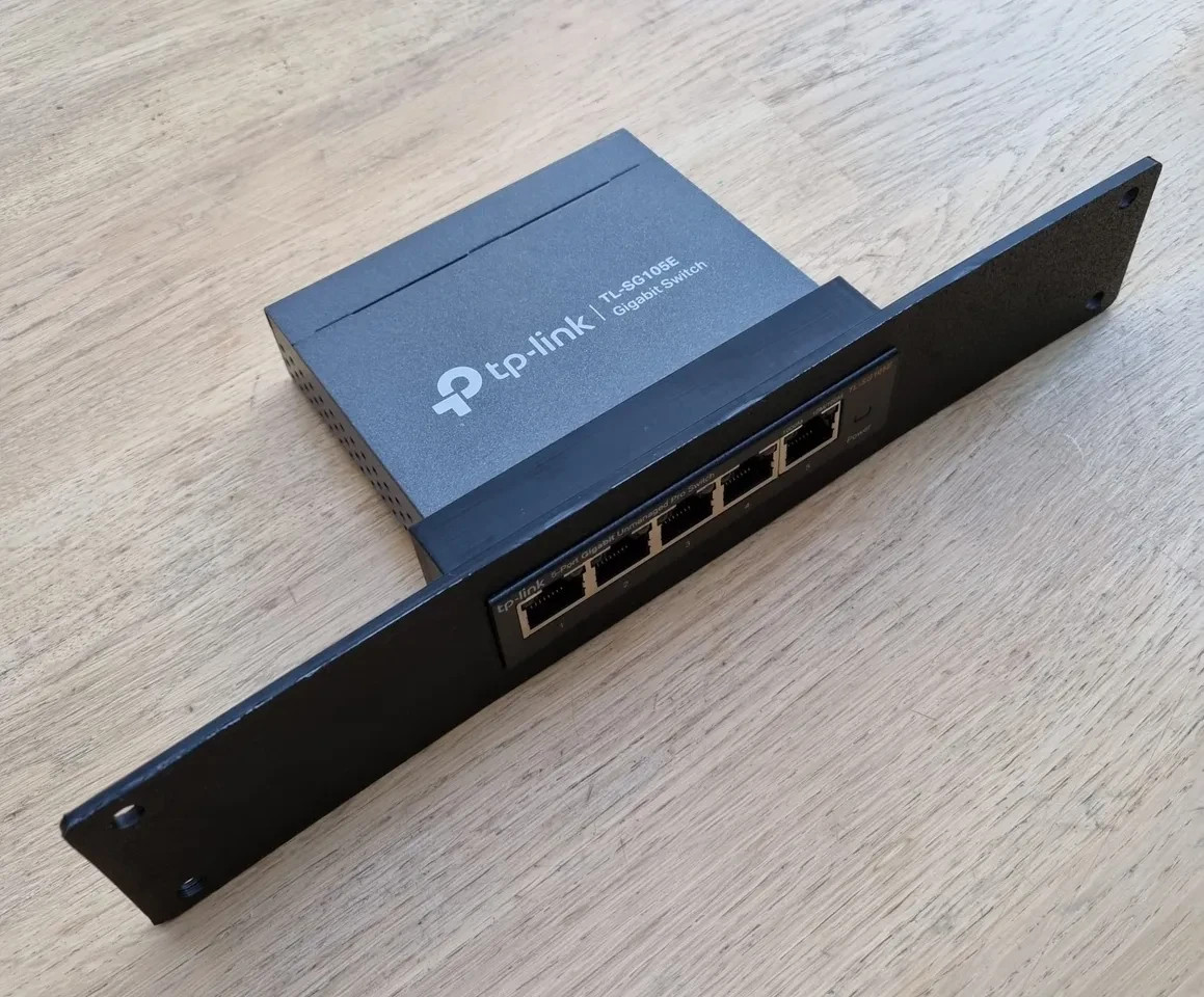 10" Network Rack Mount for TP-Link TL-SG105
