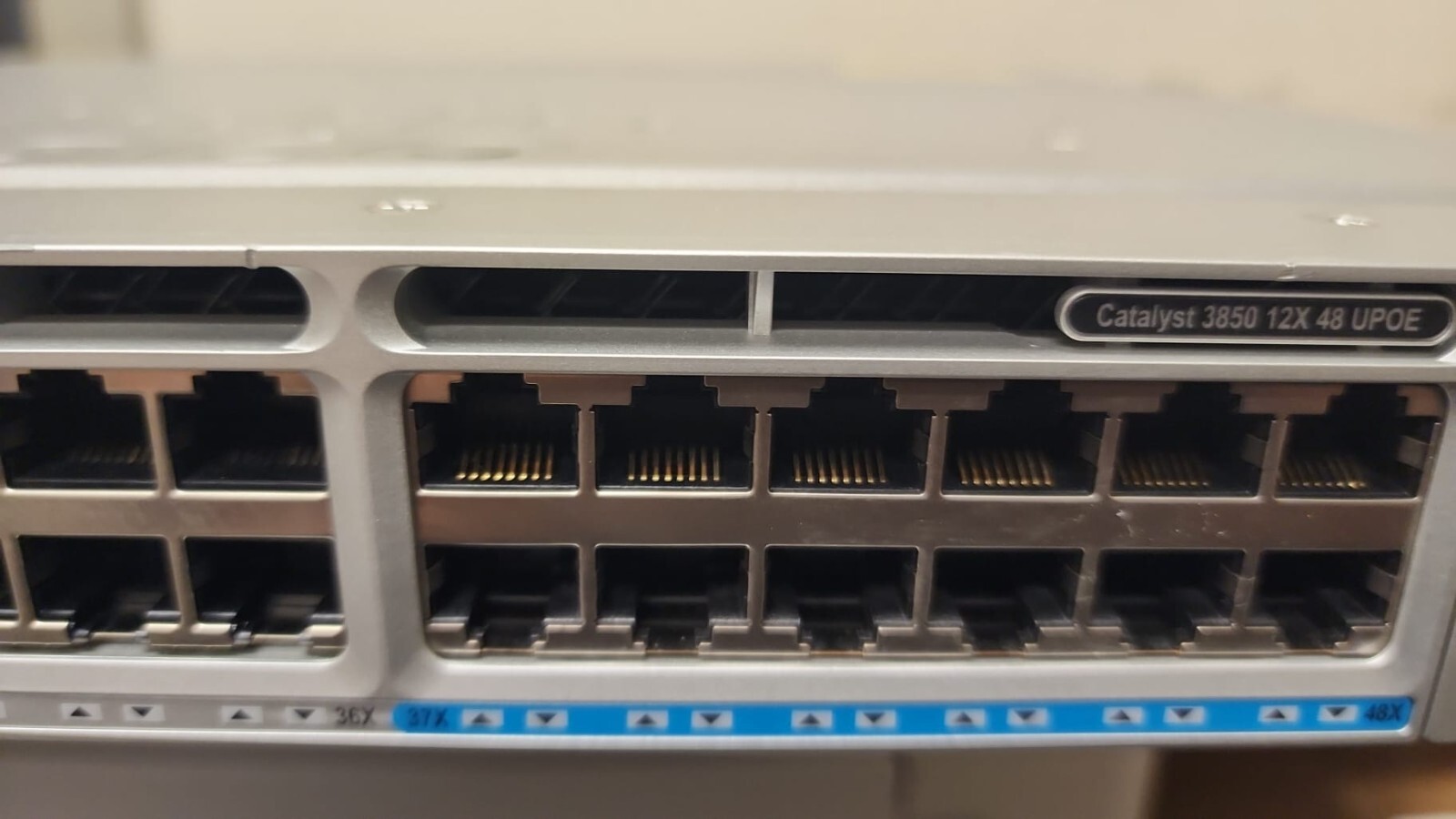 Cisco WS-C3850-12X48U-E 3850 12 MGIG+36 GIG UPOE IPSERVICE Switch NM4-10G 2x1100