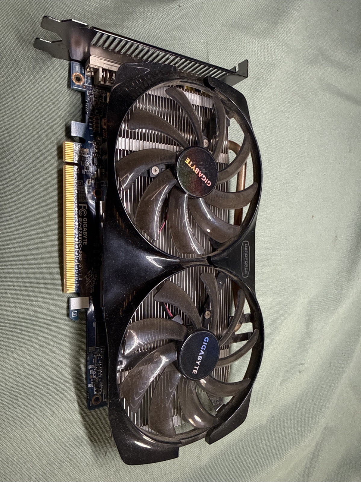 Gigabyte Windforce AMD Radeon HD 7850 OC 2GB GDDR5 mDP HDMI DVI