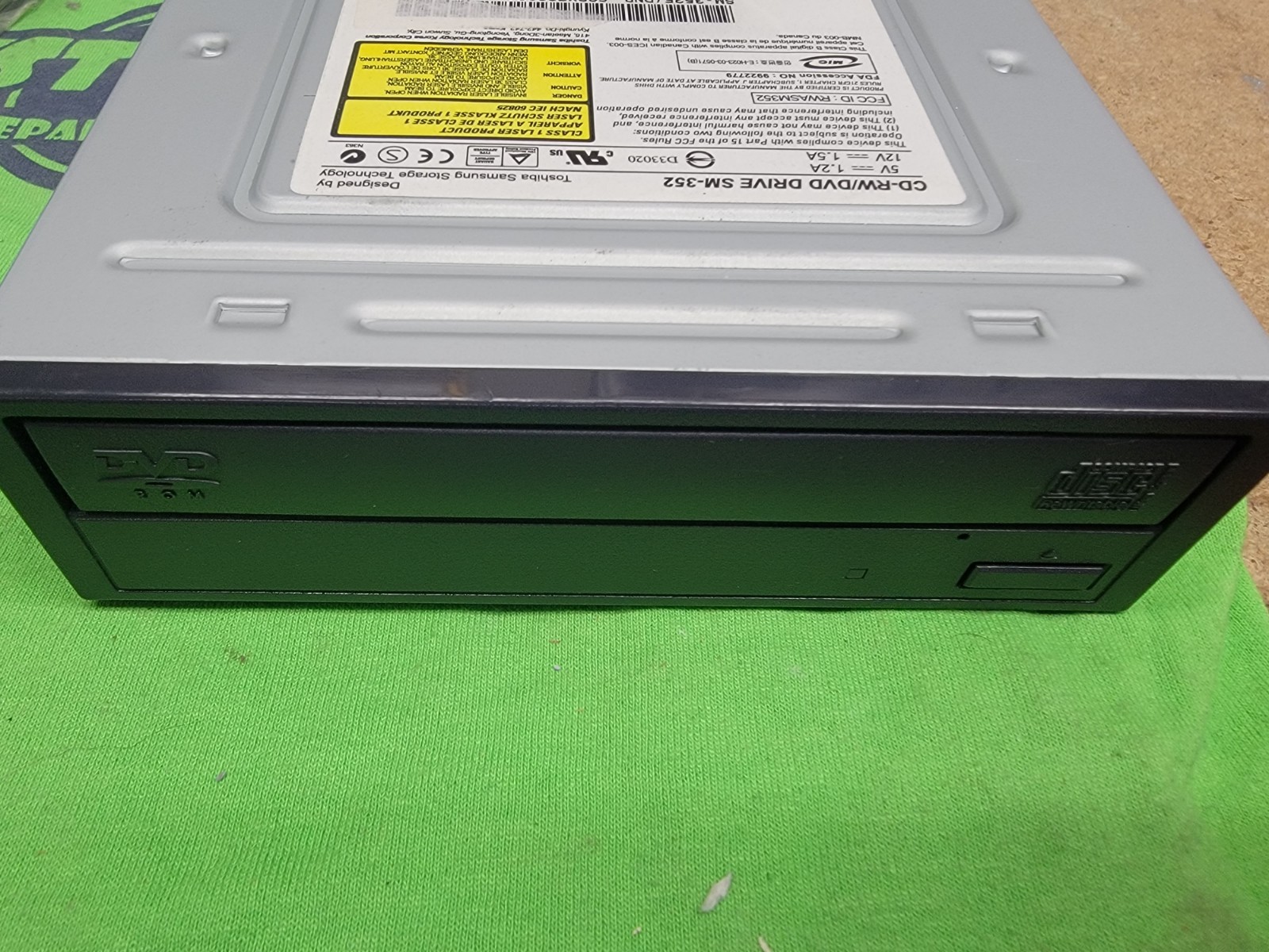 Toshiba Samsung SM-352F CD-RW/DVD-ROM Desktop IDE Drive - DELL Y3584