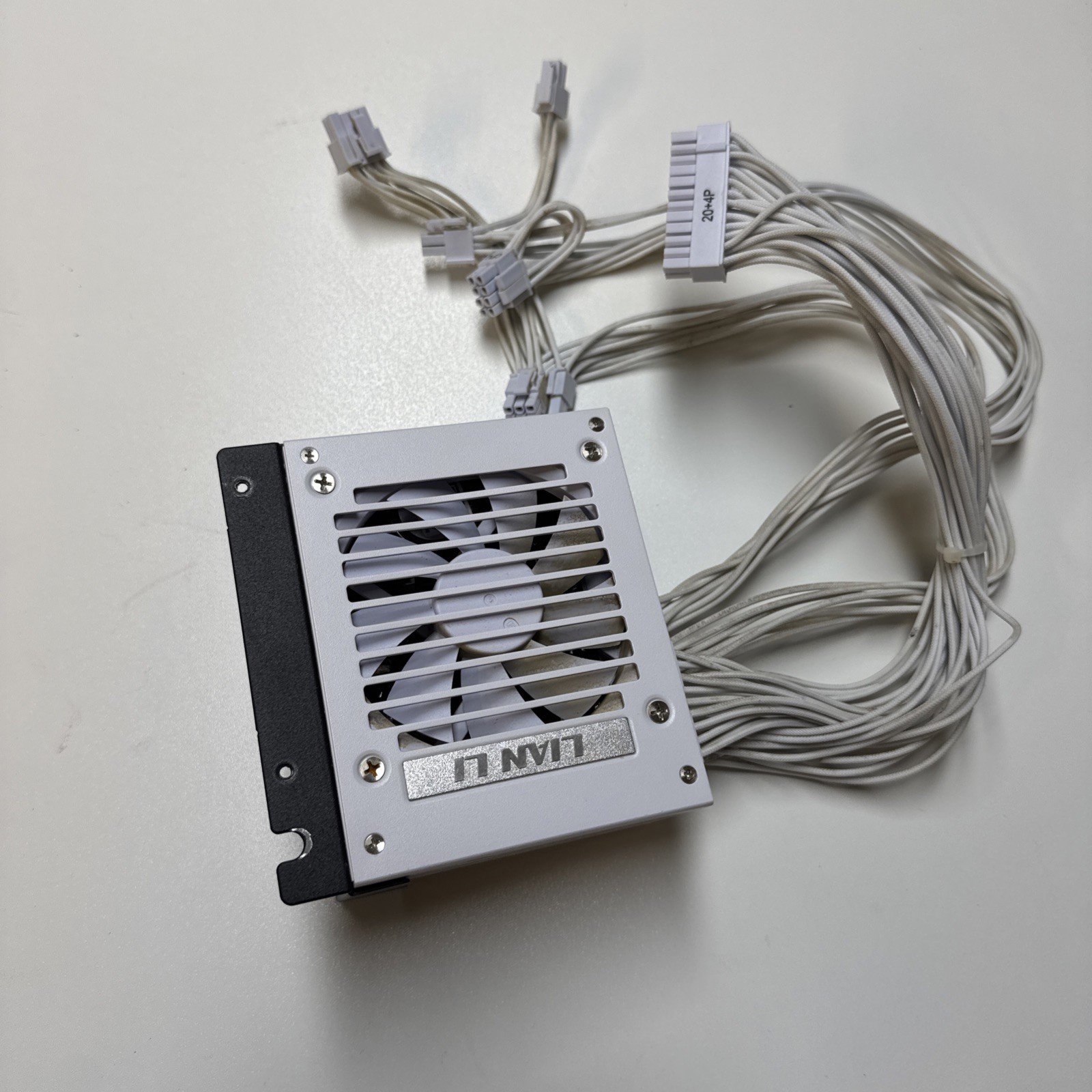 Lian Li SP 750 Performance SFX Power Supply 80+ Gold - 750W, Modular, w/ Cables