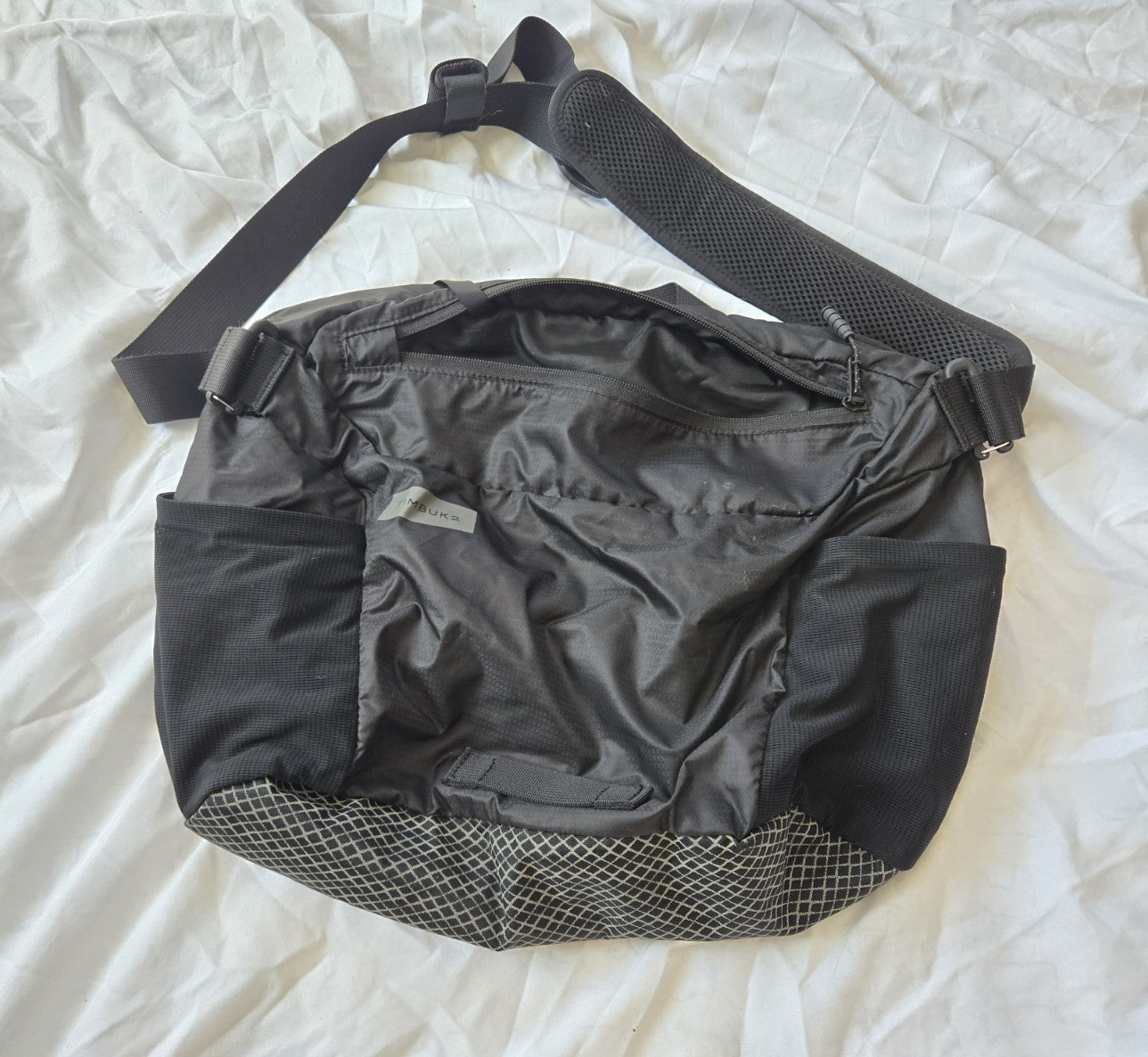 Timbuk2 Solid Black/Gray Shoulder Bag w/ Adjustable Padded Strap, Can Fit A 17"