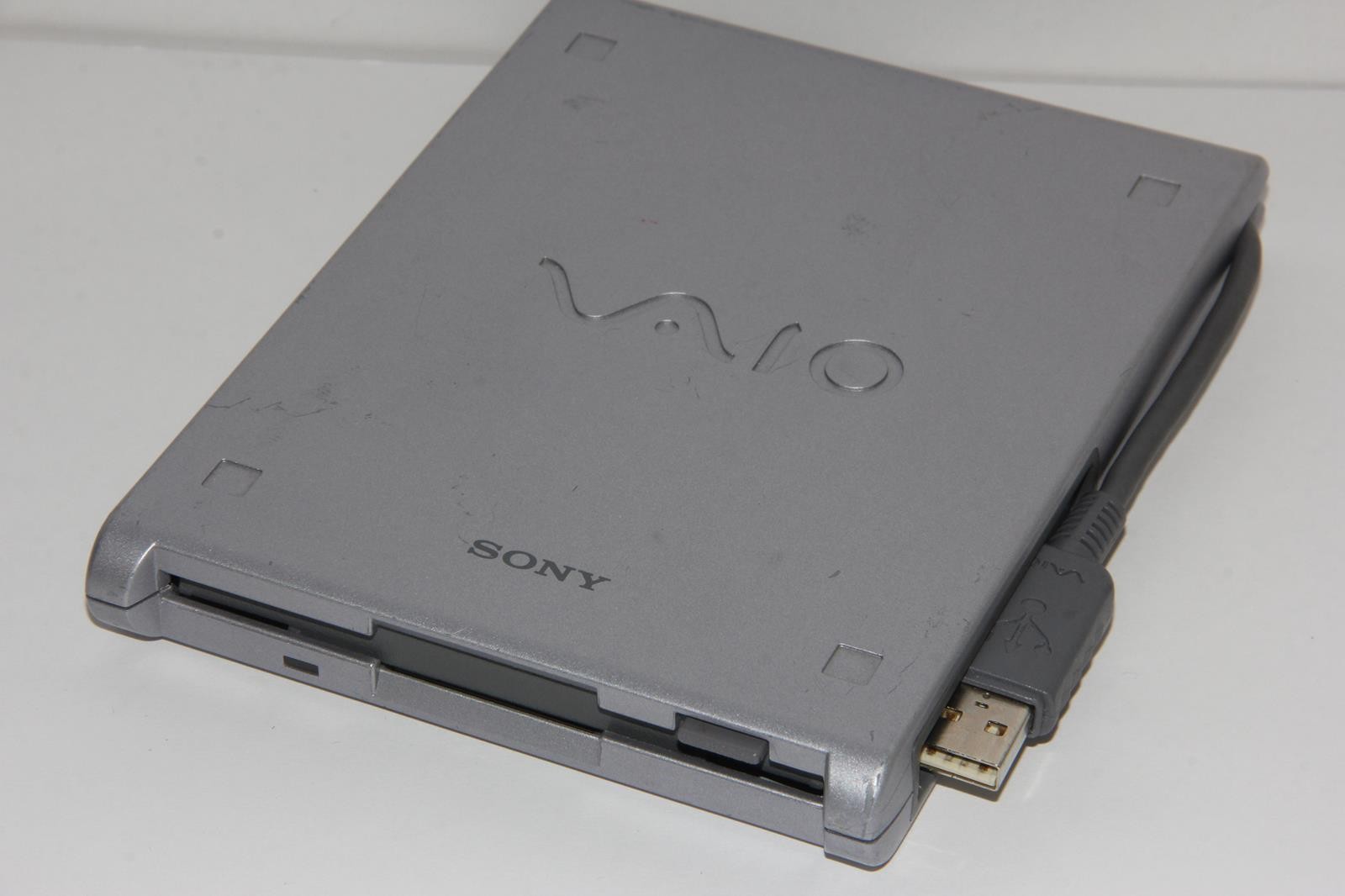 SONY PCGA-UFD5 3.5-Inch USB Floppy Disk Drive