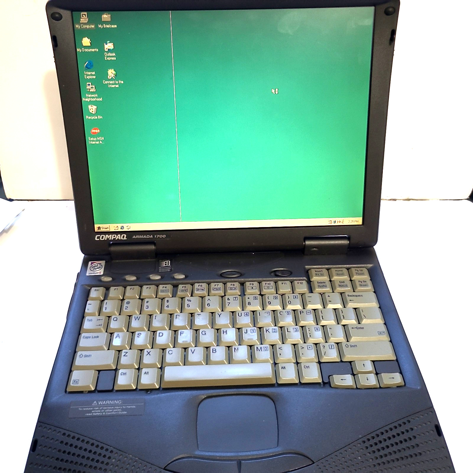 Vtg Compaq Armada 1700 PII-266MHz 32MB 4GB Hard, 3.5" Disc & CD  Drive Laptop
