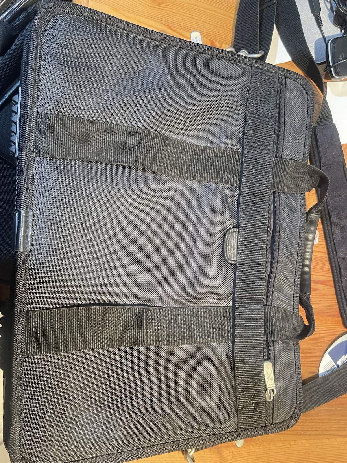 NOS Targus Air Notepad Plus Top Loading Briefcase Model TLNP1A