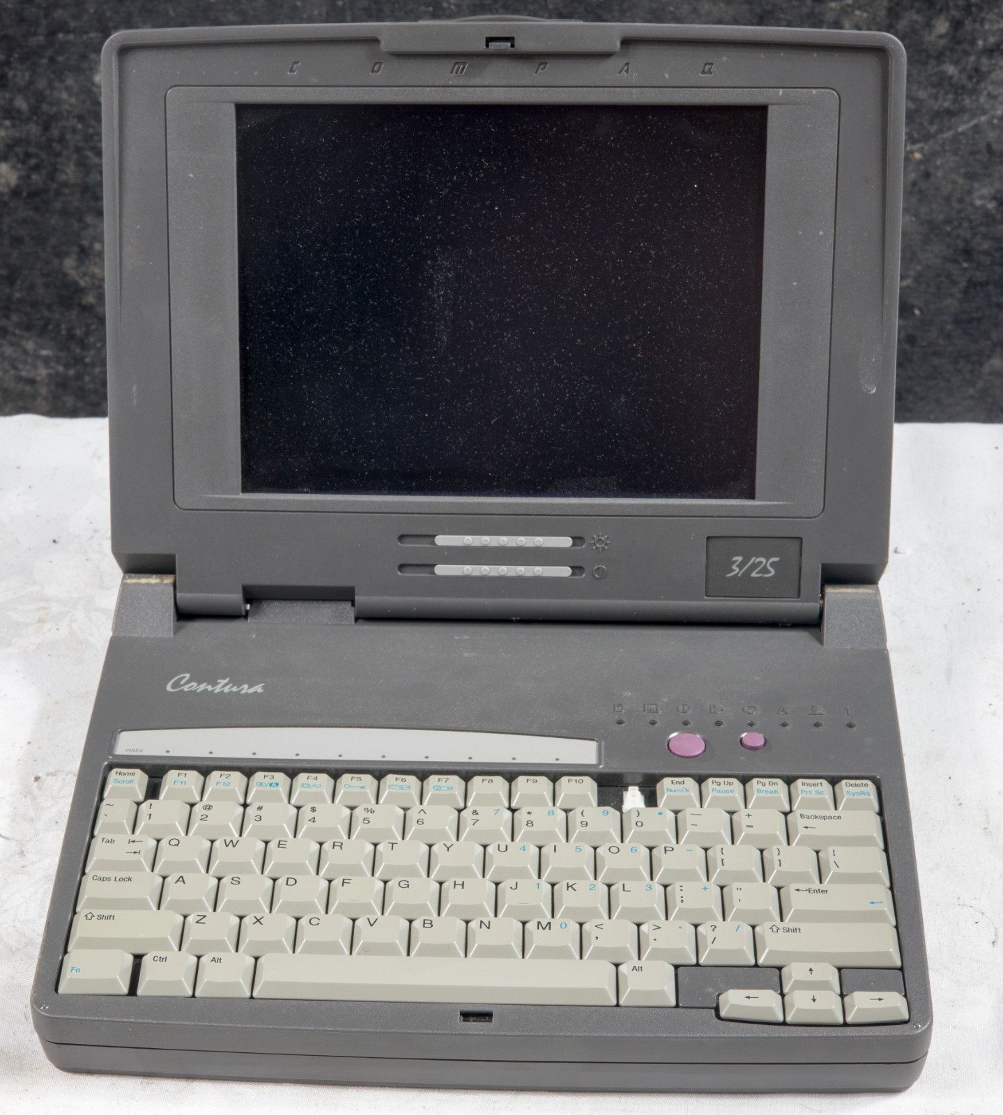 Compaq Contura 3/25 Series 2820A 386SL-25 untested 1610