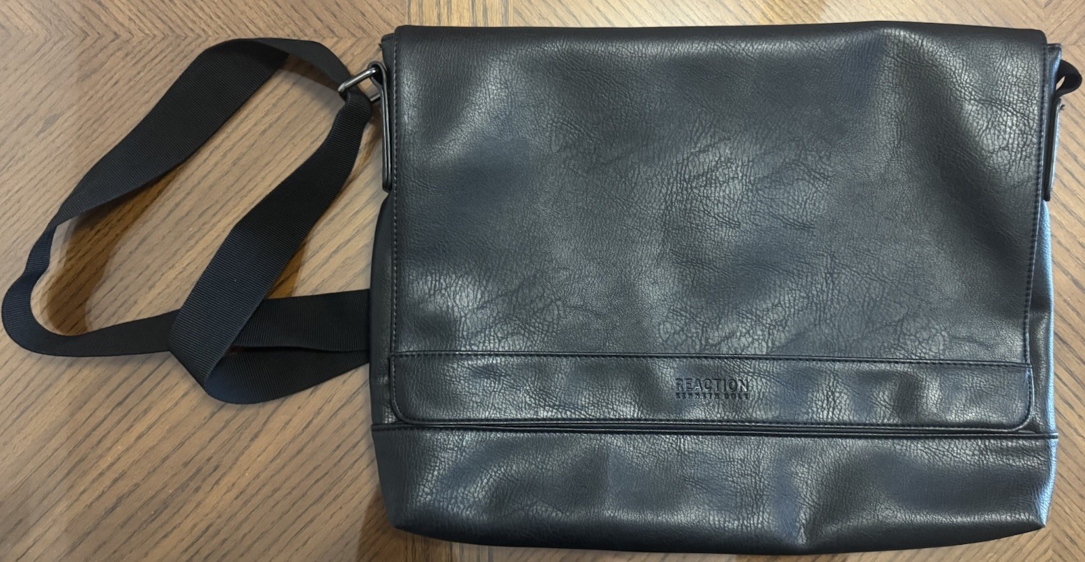 Kenneth Cole REACTION The Grand Tour  Messenger Tablet Laptop Bag - Great Shape