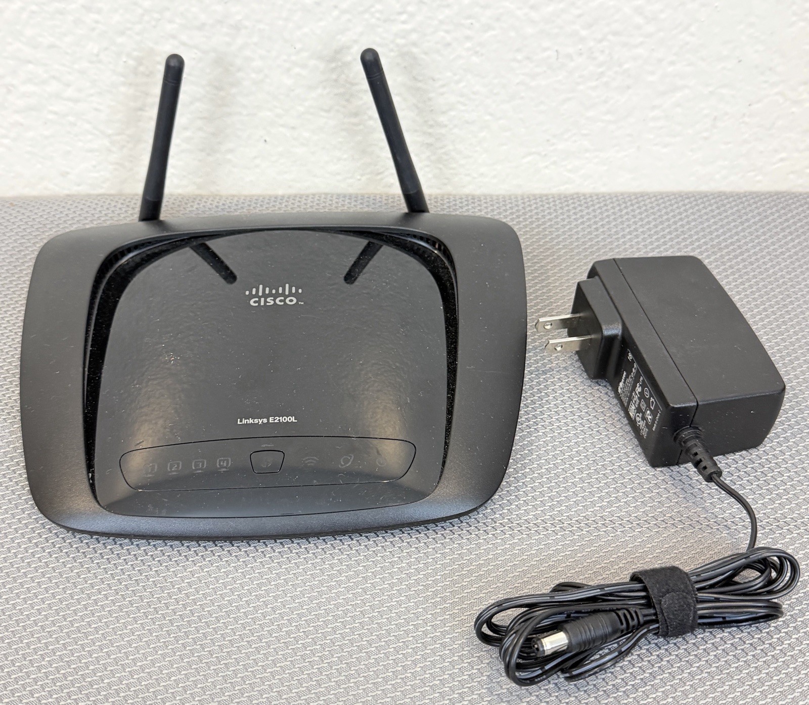 Cisco Linksys E2100L Advanced Wireless-N Router Linux-Based with Power Supply