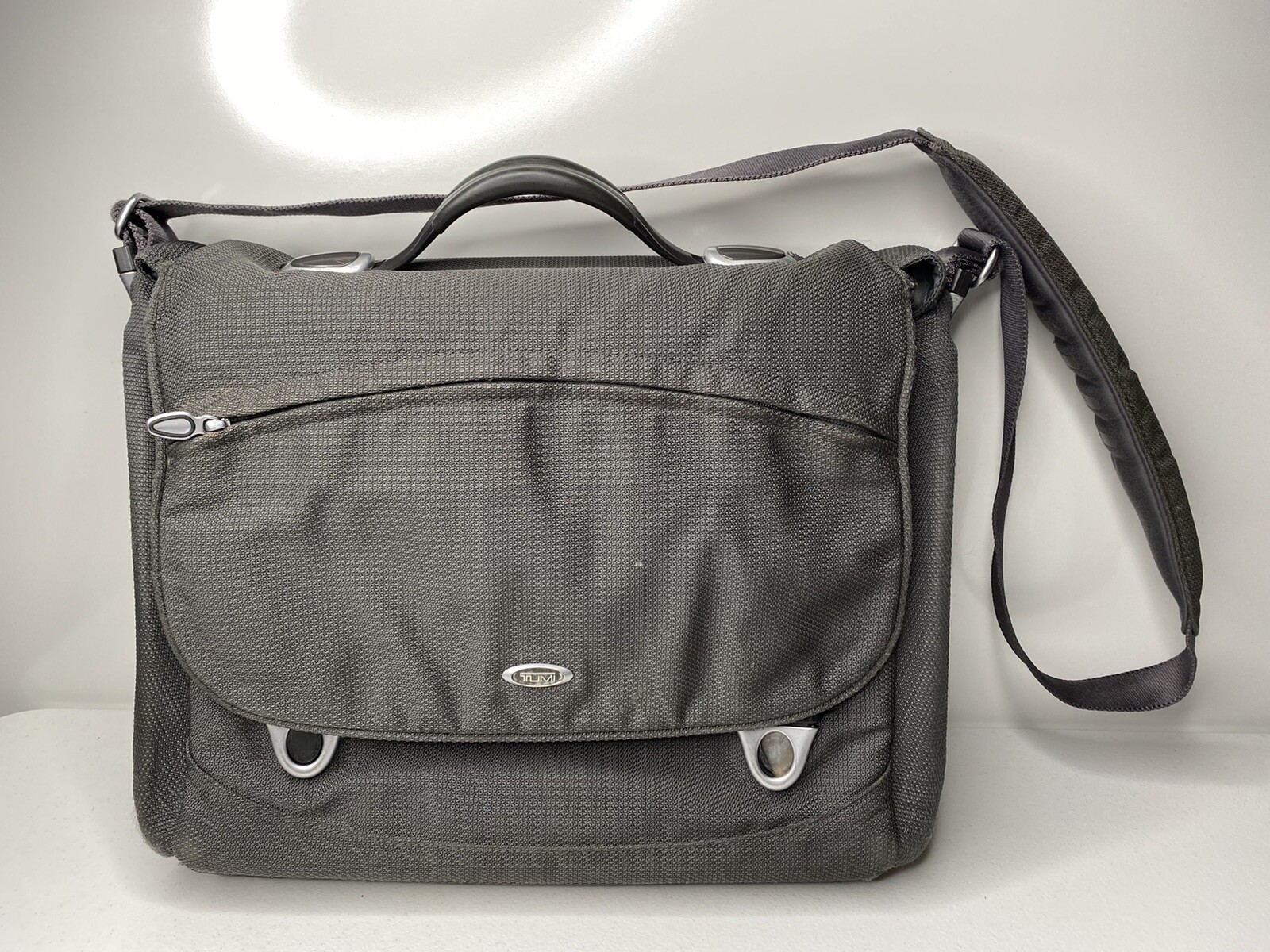 Used Tumi T3 FLIP FLAP BRIEF Laptop Computer Briefcase Messenger Bag 6401SM #619