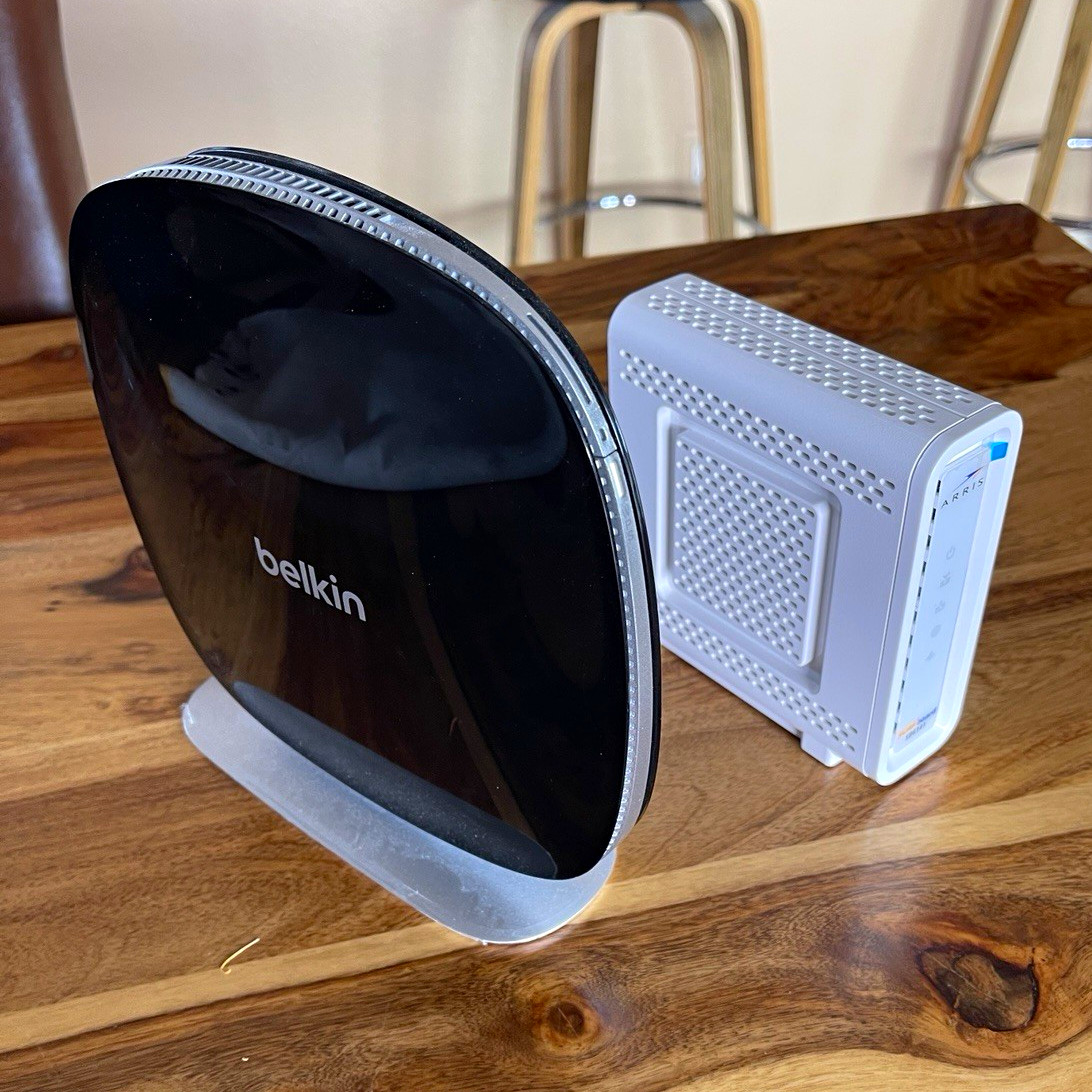 Belkin AC1600 Dual-Band Wi-Fi Router F9K1119v1 + ARRIS SB6141 DOCSIS 3.0